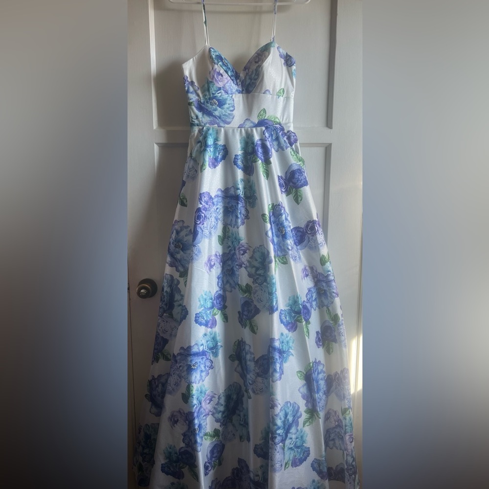 Prom, formal gowns by Speechless, City Studio, and Morgan and Co. sizes 3-7.